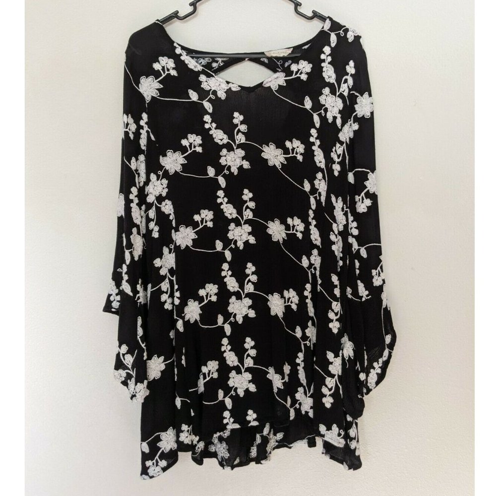 Altar’d State Women's Size XS Lexia Embroidered Dress Black White Floral Print